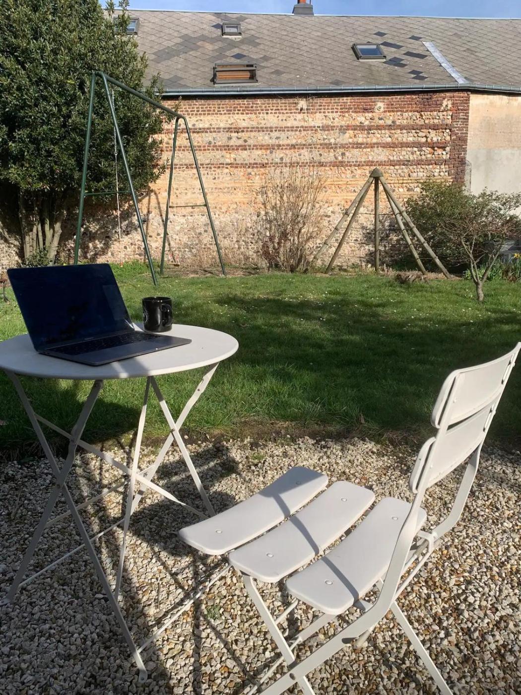 Appartement Spacieux Et Elegant Avec Jardin Montivilliers Exterior photo